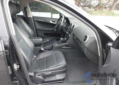 2010 Audi A3 2.0T Premium z USA, uszkodzony, nr VIN WAUBEAFM8AA131616